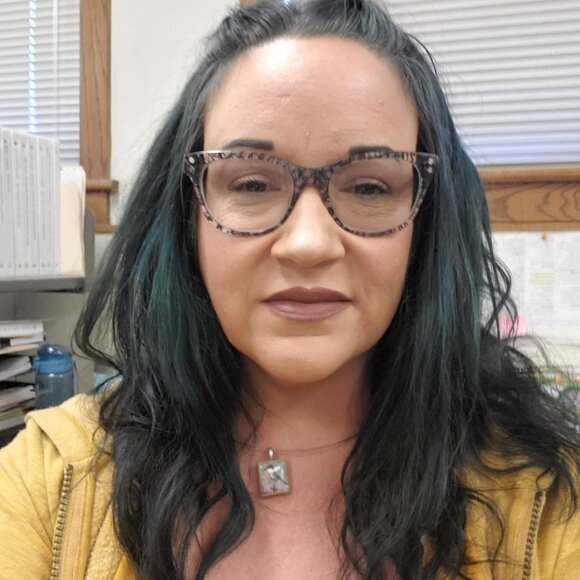 Meet your Posher, Carrie - Picture 2 of 6